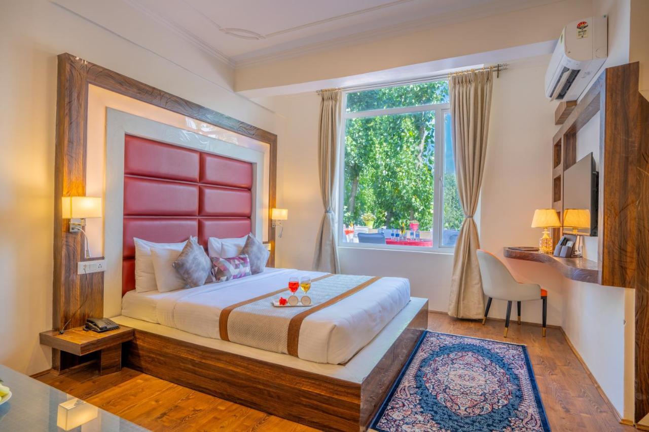 Crown 4* Srinagar (Jammu and Kashmir)