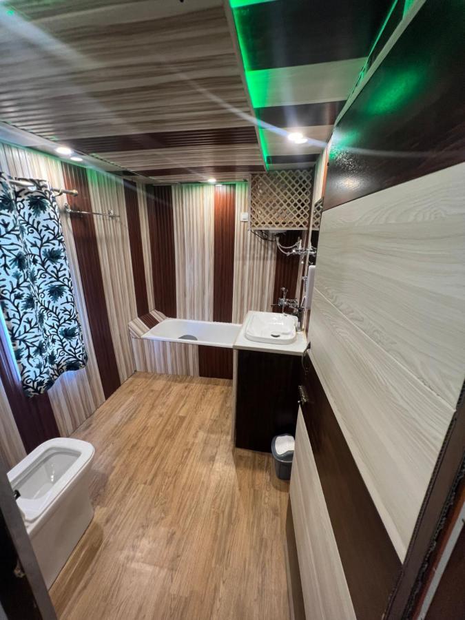 Resort Aristotle Group Of Houseboats & Transportation Srinagar (Jammu and Kashmir)