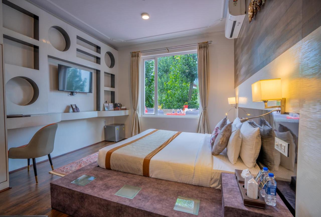 Crown Hotel Srinagar (Jammu and Kashmir)