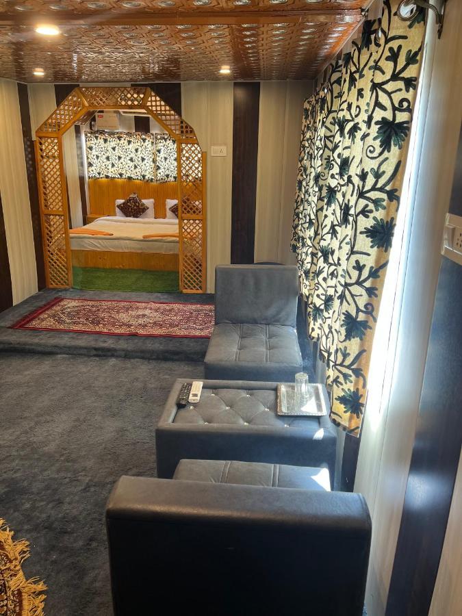 Resort Aristotle Group Of Houseboats & Transportation Srinagar (Jammu and Kashmir)