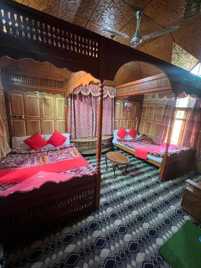 Resort Aristotle Group Of Houseboats & Transportation Srinagar (Jammu and Kashmir)
