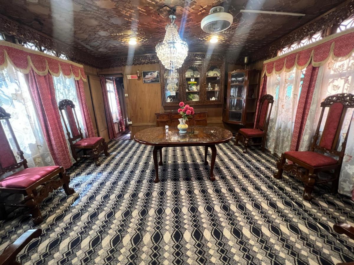 Resort Aristotle Group Of Houseboats & Transportation Srinagar (Jammu and Kashmir)