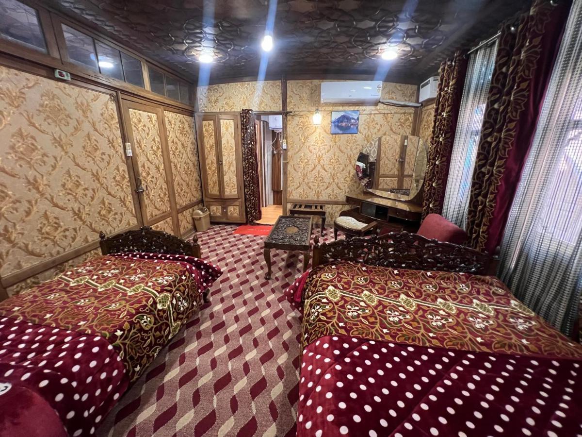 Resort Aristotle Group Of Houseboats & Transportation Srinagar (Jammu and Kashmir)