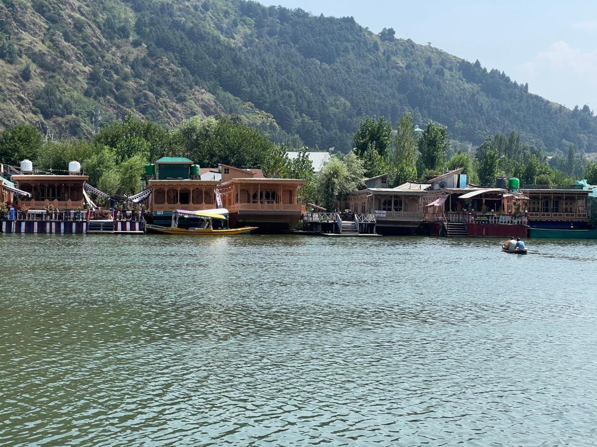 Resort Aristotle Group Of Houseboats & Transportation Srinagar (Jammu and Kashmir)