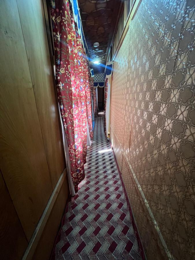Resort Aristotle Group Of Houseboats & Transportation Srinagar (Jammu and Kashmir)