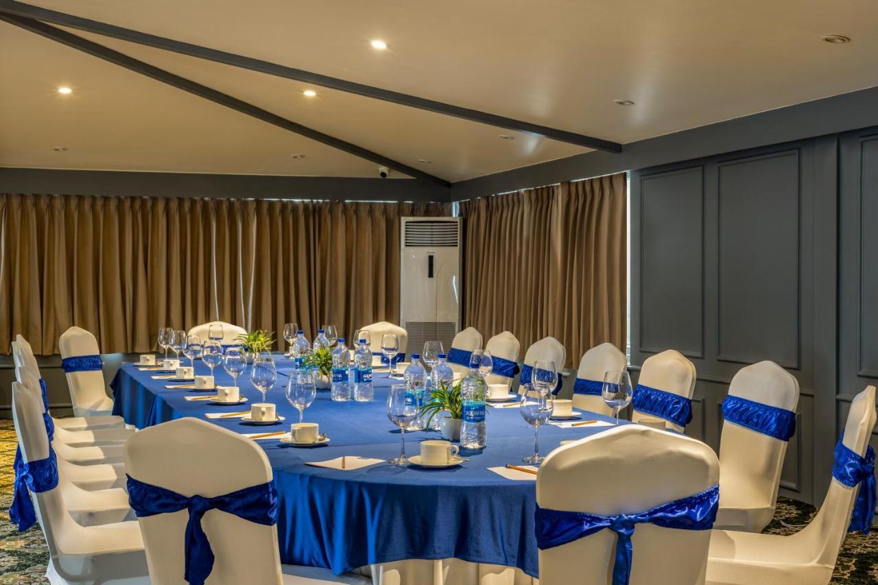 Hotel Sarovar Portico
