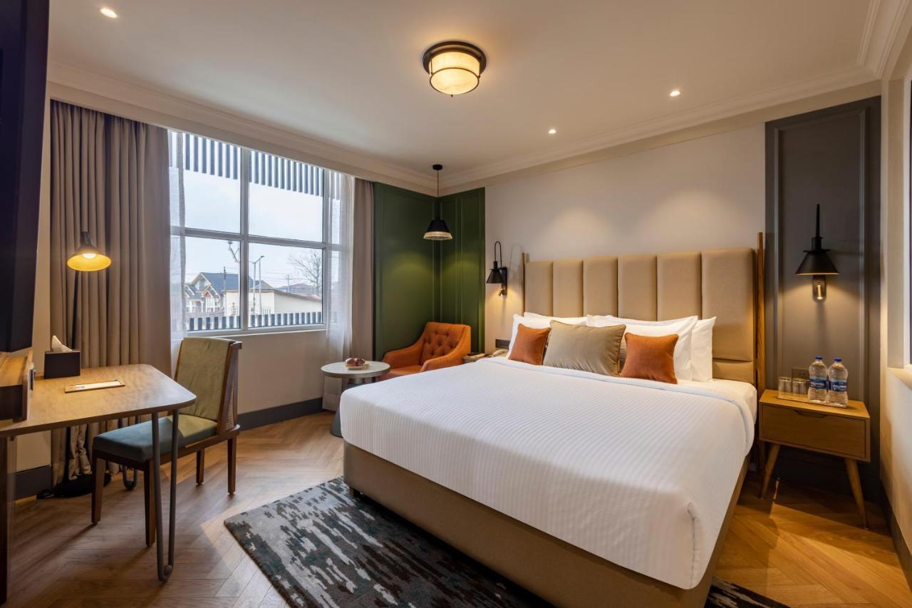 Sarovar Portico Hotel 4*