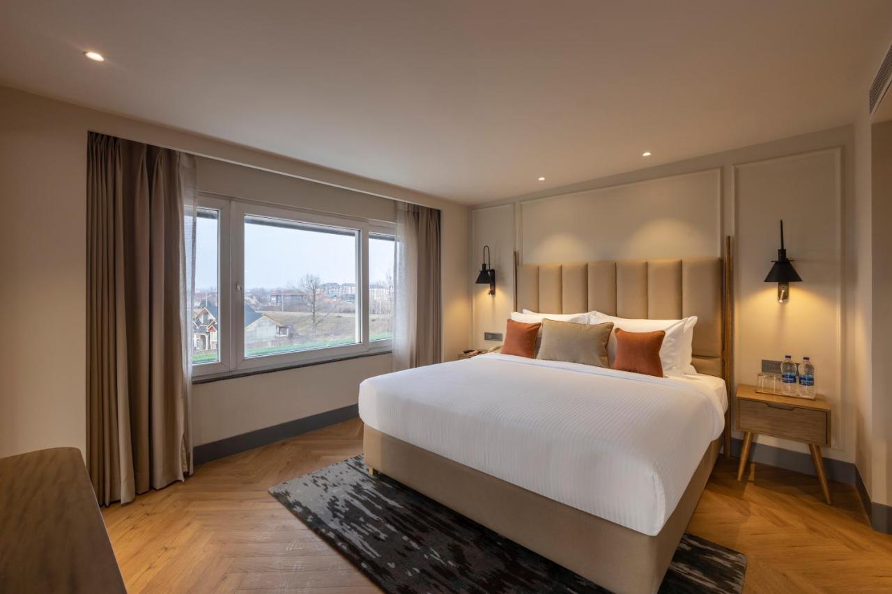 Sarovar Portico Hotel 4*