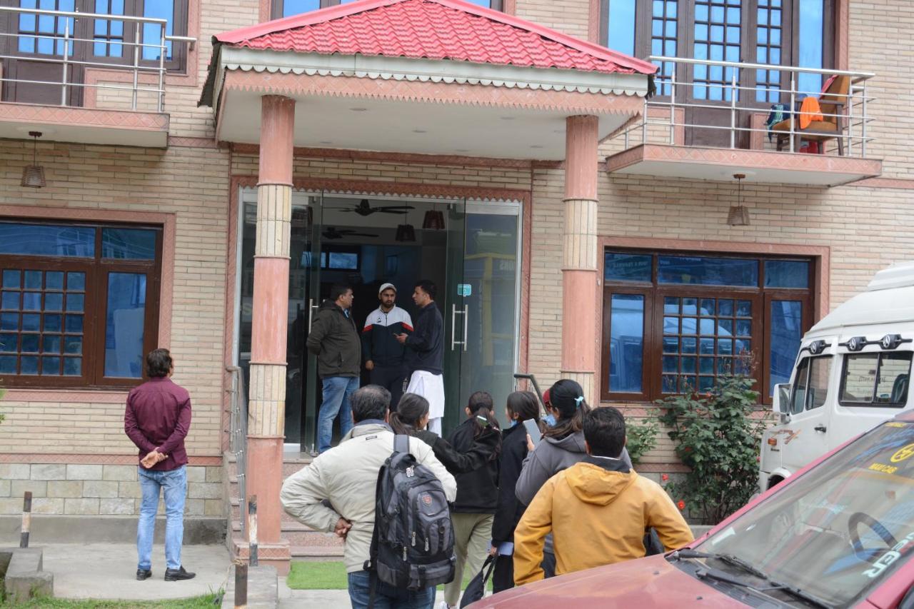 Royal Reshi Srinagar (Jammu and Kashmir)