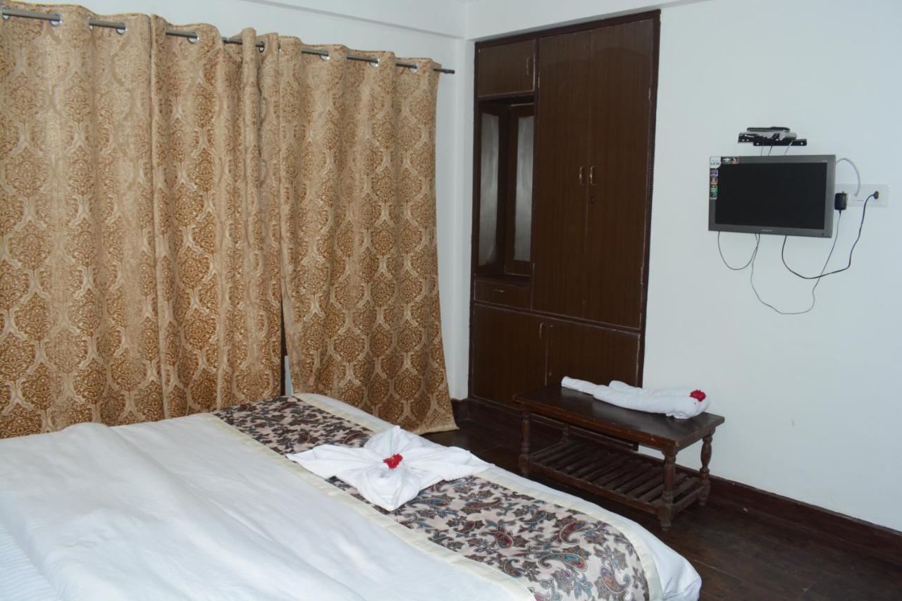 Royal Reshi Hotel