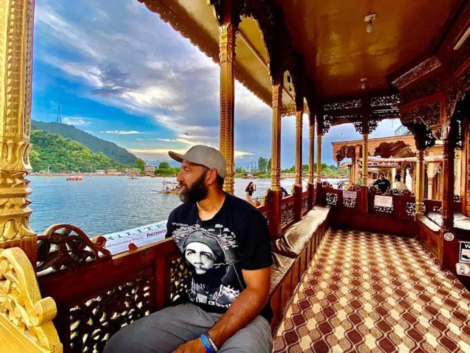Hotel Houseboat Kashmir Treat