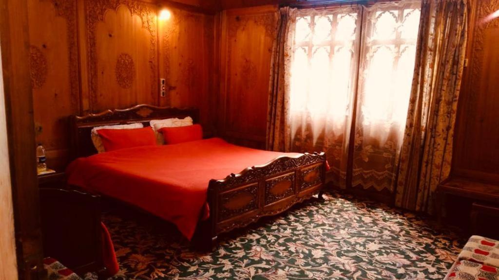 Houseboat Kashmir Treat 3* Srinagar (Jammu and Kashmir)
