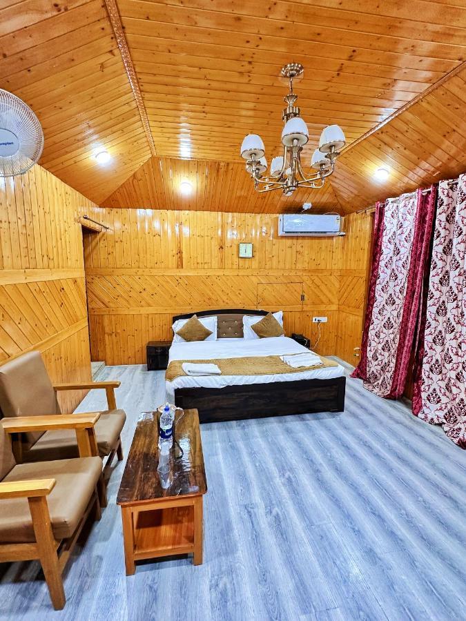 Hotel Roseline Srinagar (Jammu and Kashmir)