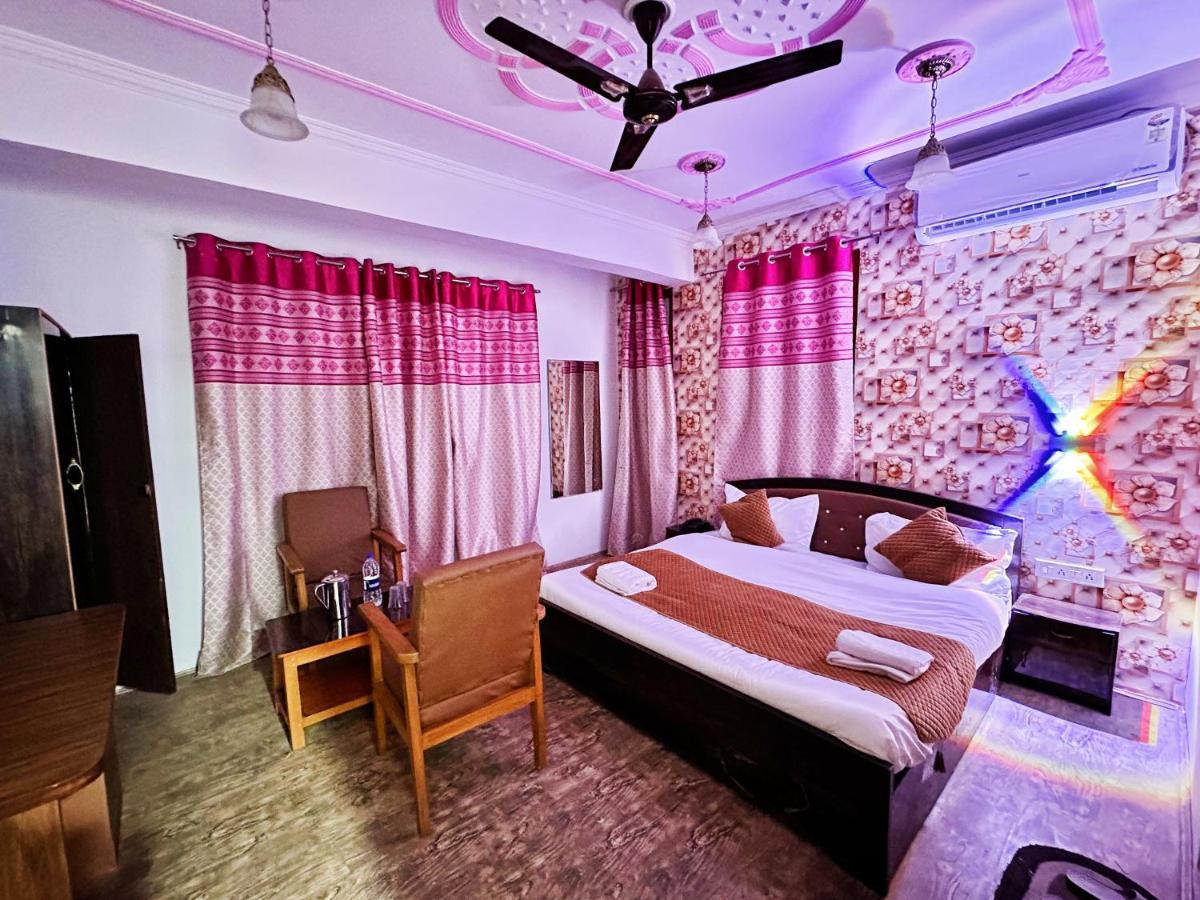 Roseline Srinagar (Jammu and Kashmir)
