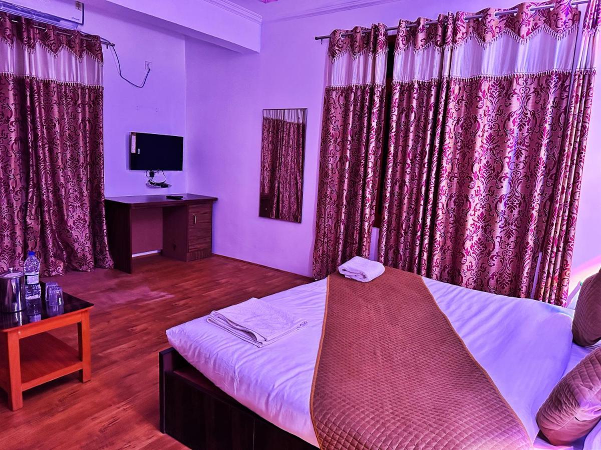 Roseline Hotel Srinagar (Jammu and Kashmir)