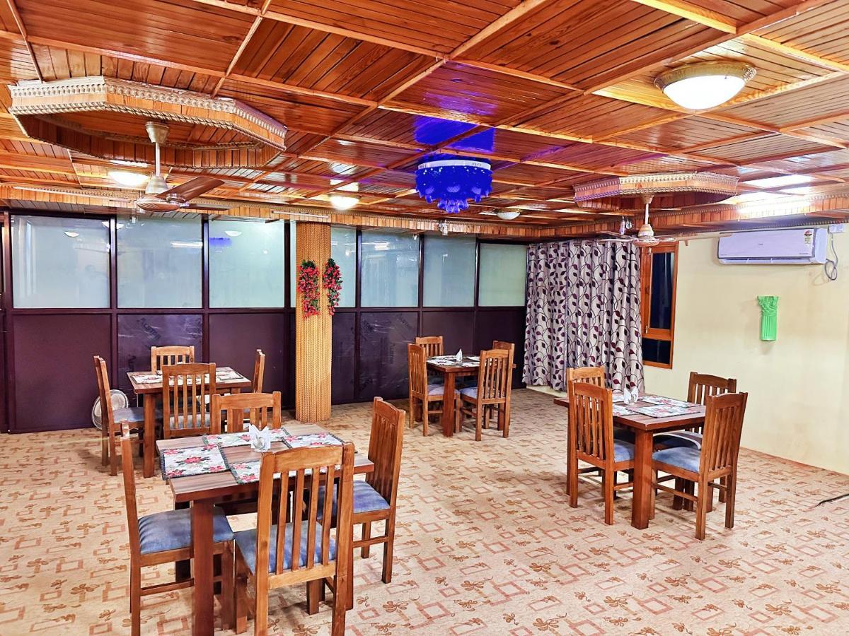Hotel Roseline Srinagar (Jammu and Kashmir)