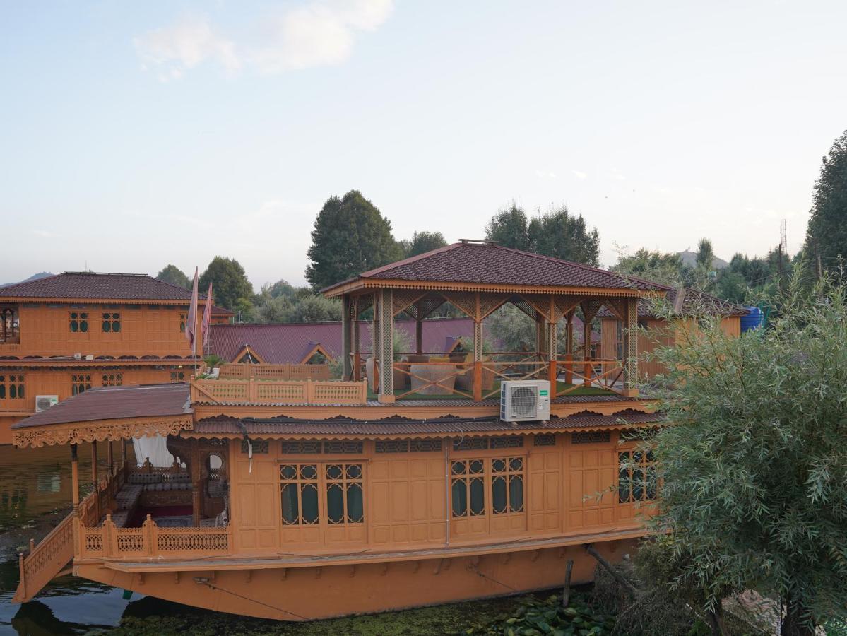 Harmukh Houseboat By Pattern