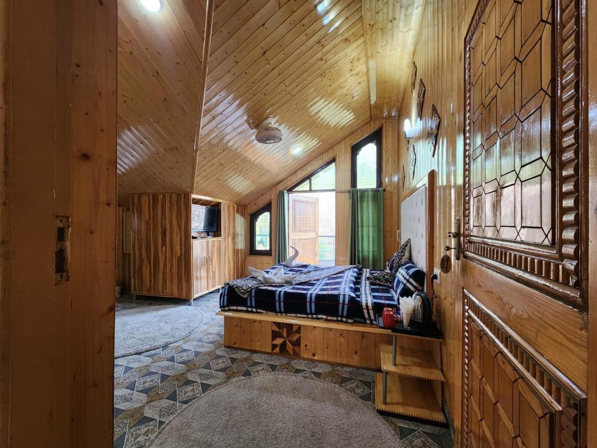 Hotel Group Of 4*