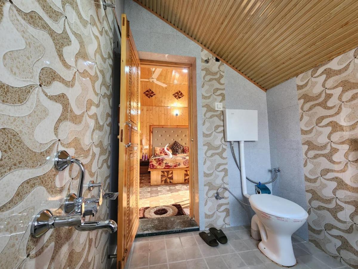 Hotel Group Of 4*