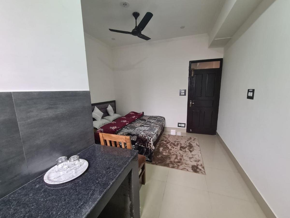 Royal Pamposh Hotel Srinagar (Jammu and Kashmir)