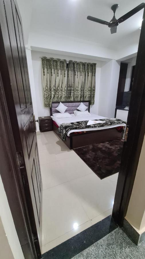 Royal Pamposh Hotel