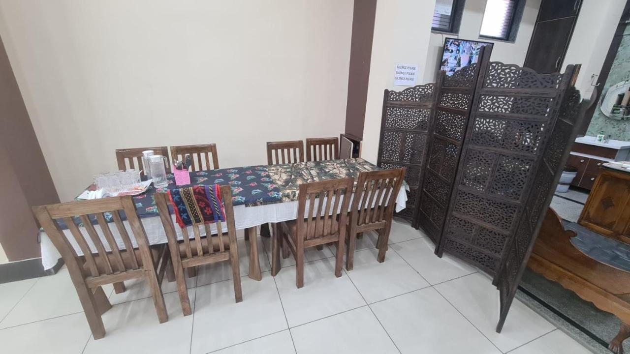 Royal Pamposh Hotel Srinagar (Jammu and Kashmir)