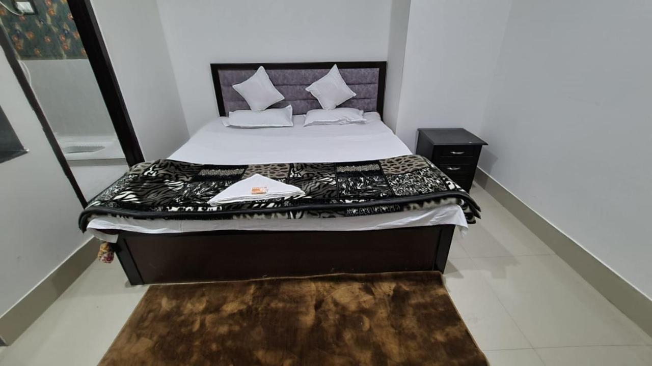 Hotel Royal Pamposh 3*