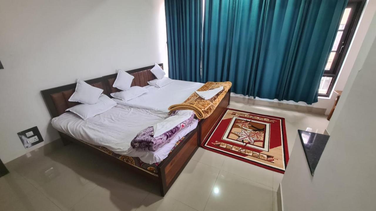 Hotel Royal Pamposh Srinagar (Jammu and Kashmir)