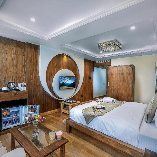 Hotel Adlife Luxury Srinagar (Jammu and Kashmir)