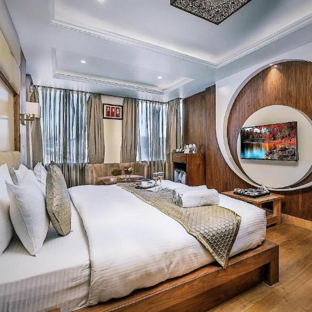 Adlife Luxury Srinagar (Jammu and Kashmir)