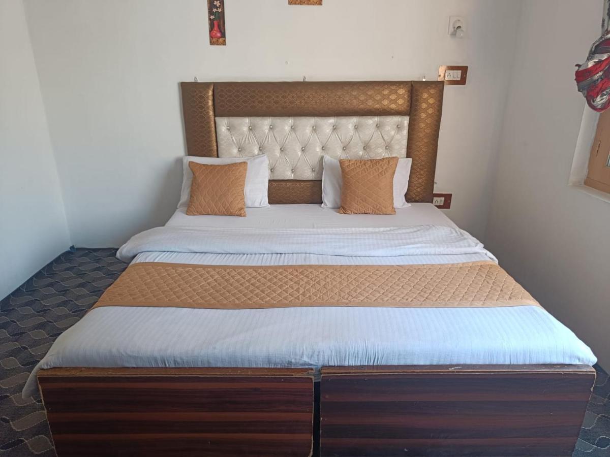 Homestay Shamus Javed Homestay Srinagar (Jammu and Kashmir)
