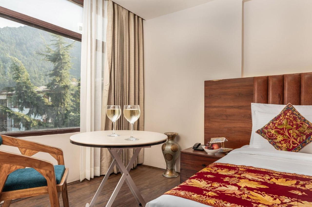 Hotel 11 Boulevard Srinagar (Jammu and Kashmir)
