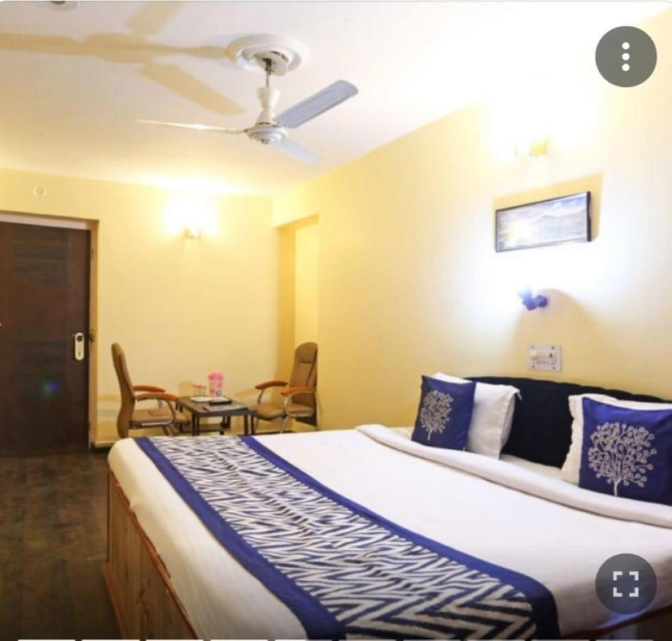 Hotel Sterling , 2*