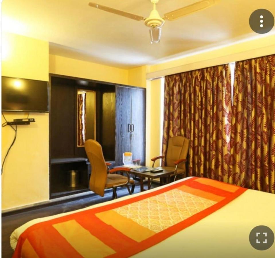 Sterling , Srinagar (Jammu and Kashmir)