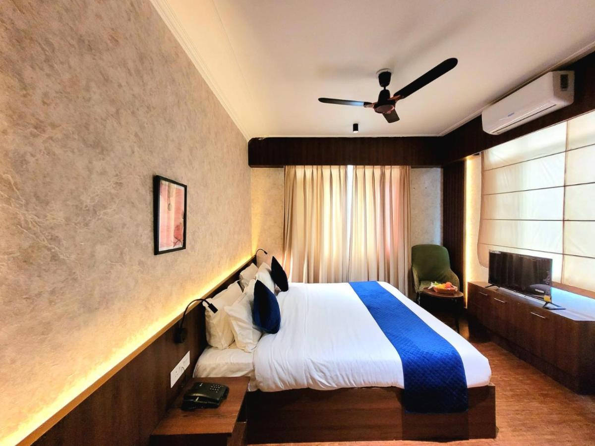 Royal Plaza Hotel 4*