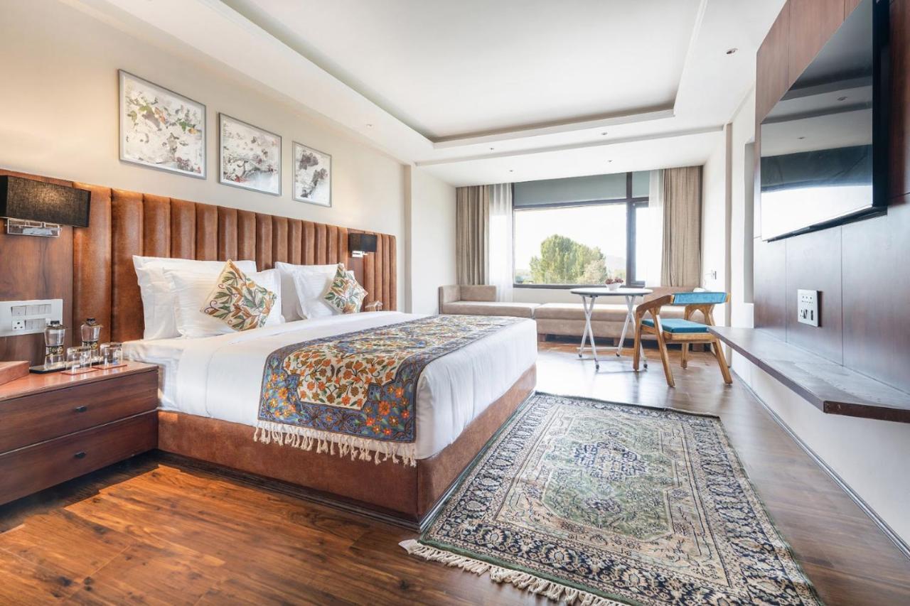 11 Boulevard Hotel