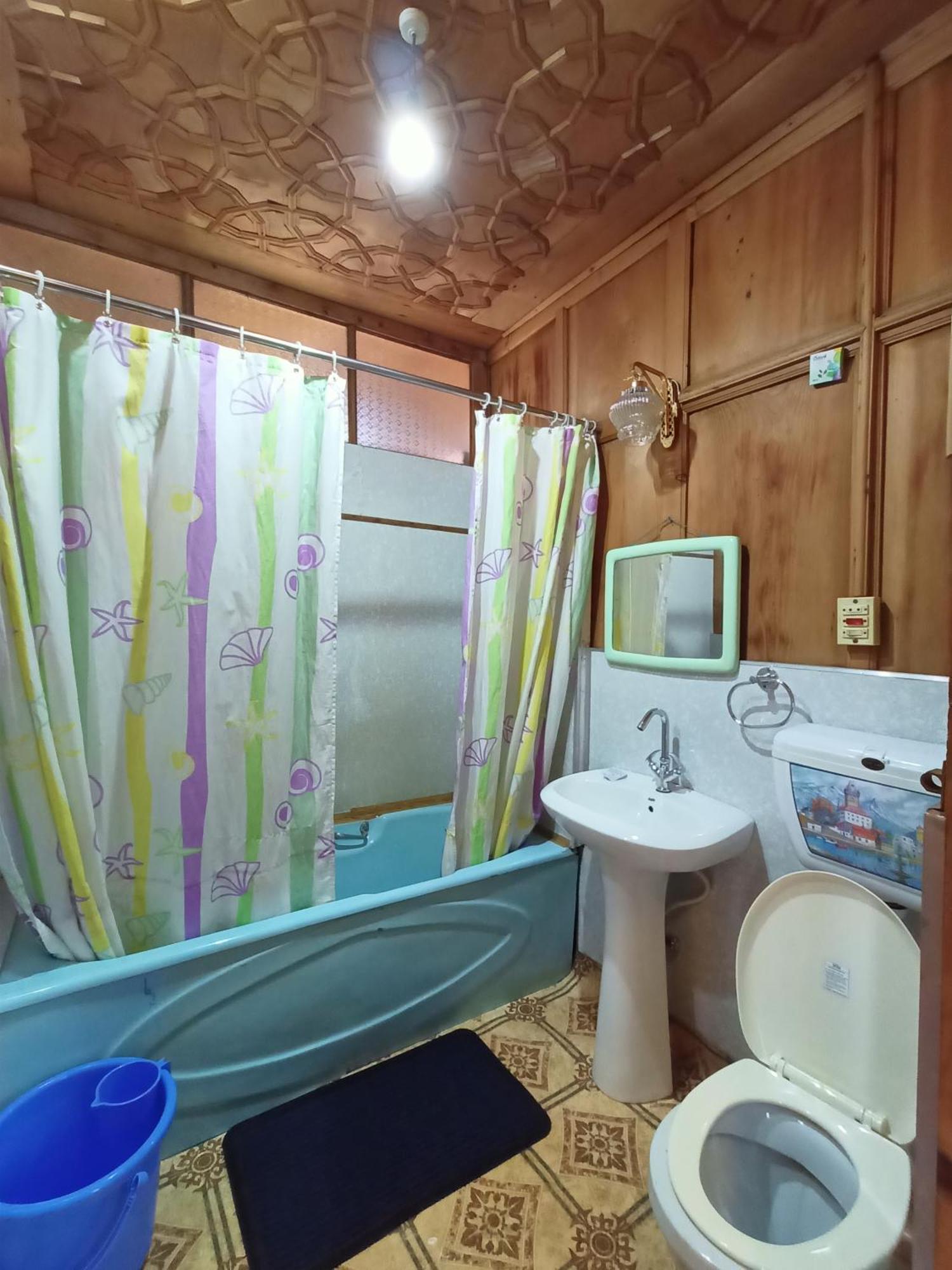 Houseboat Ambassador Botel 3*