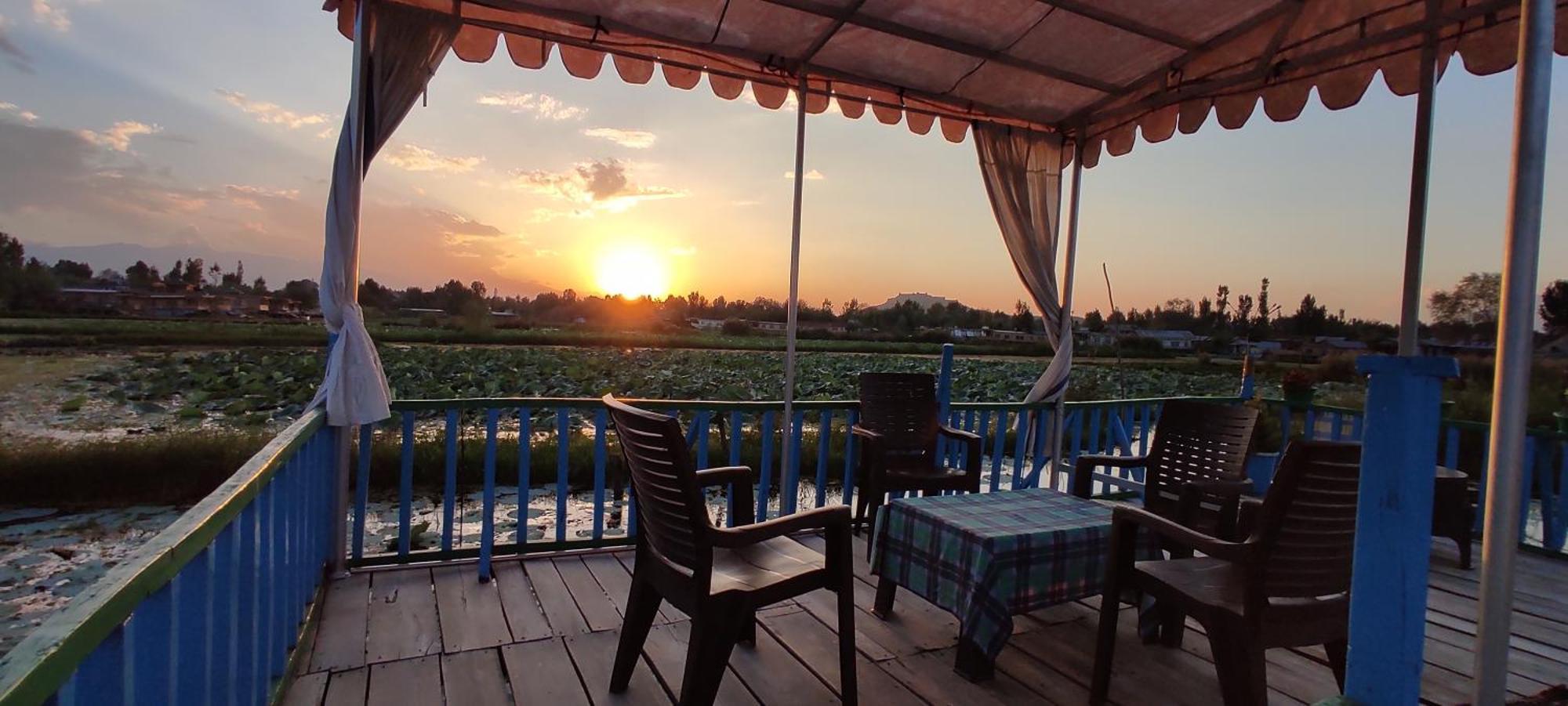 Houseboat Young Wild Rose 3* Srinagar (Jammu and Kashmir)