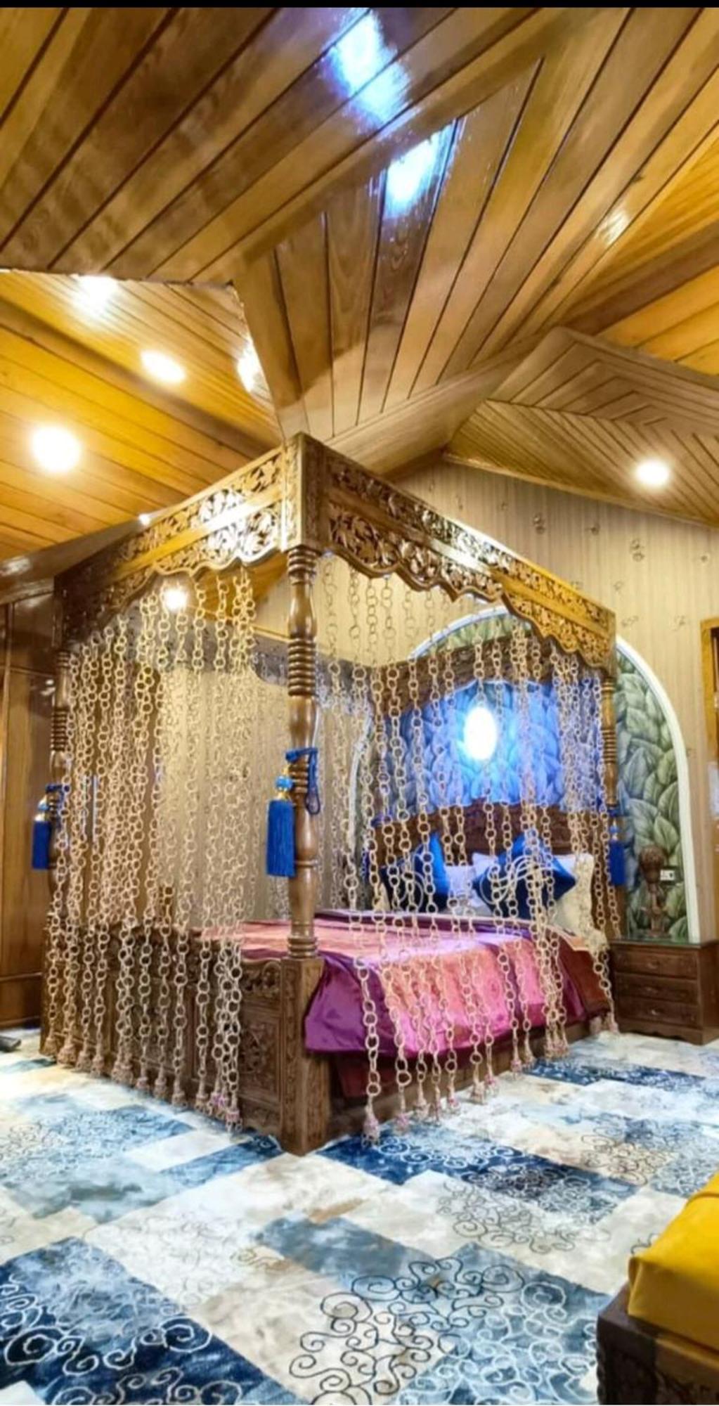 Golden Homestay *