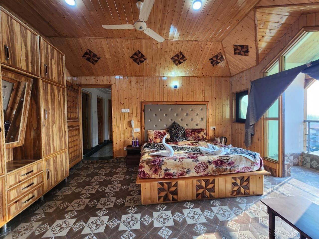 Apartment Pippin Place Srinagar (Jammu and Kashmir)