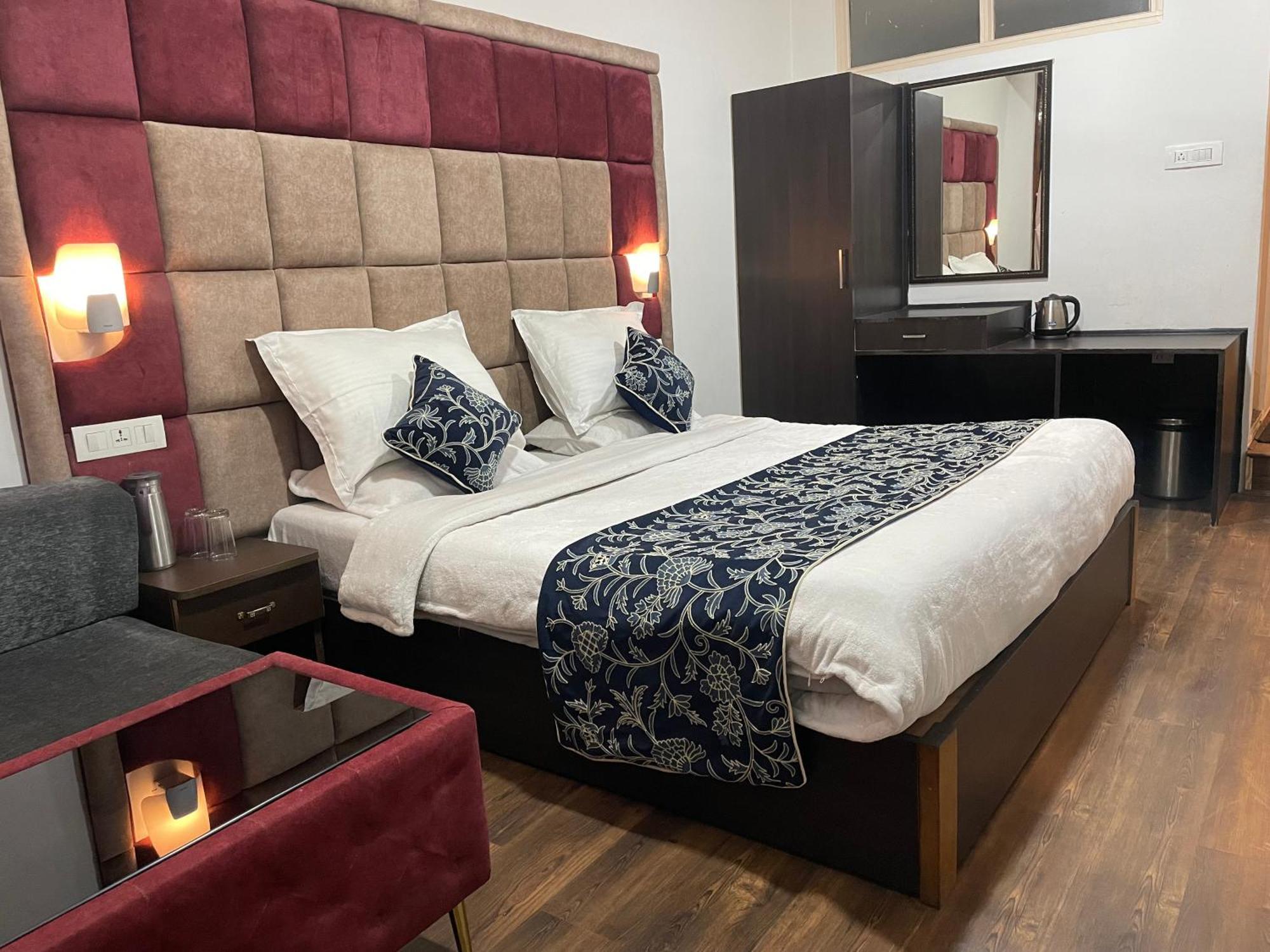 Hotel Senorita Srinagar (Jammu and Kashmir)