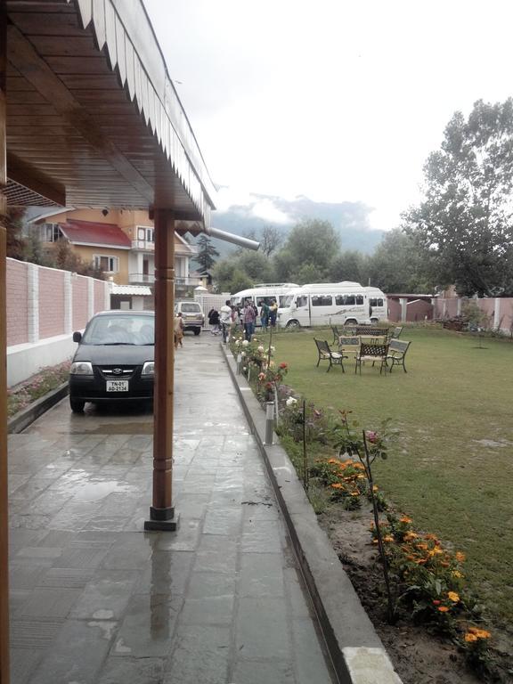 The Hyde Park Hotel Srinagar (Jammu and Kashmir)