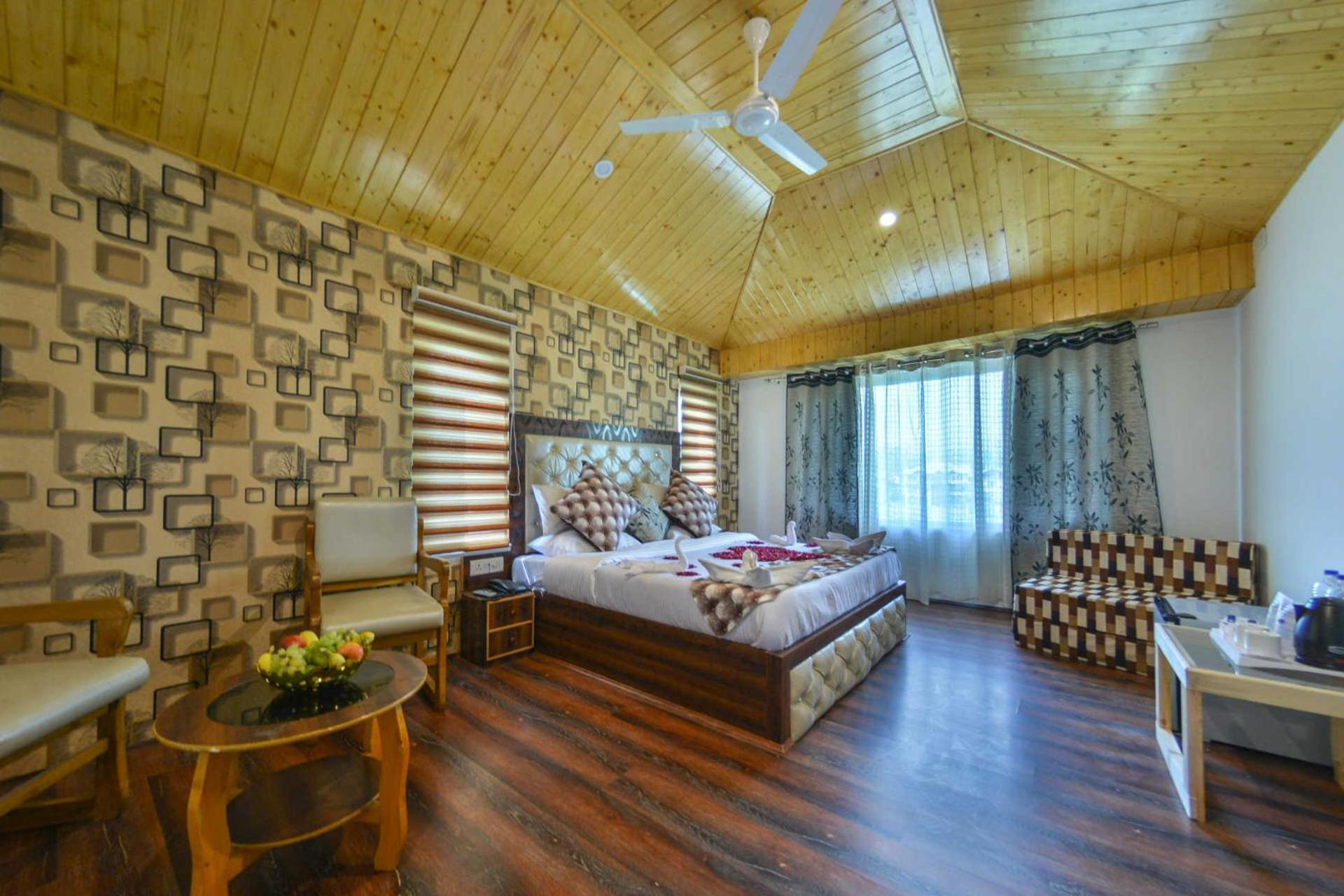 Hotel Pearl Continental Srinagar (Jammu and Kashmir)