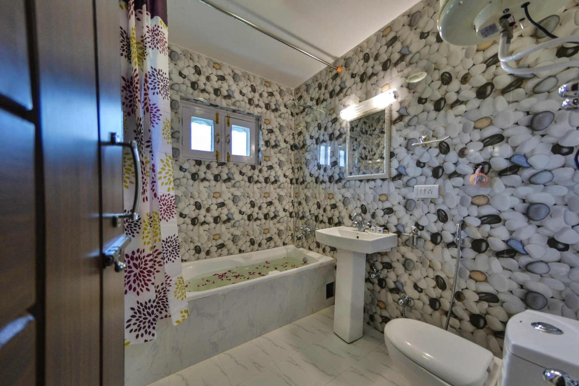 Pearl Continental 3*