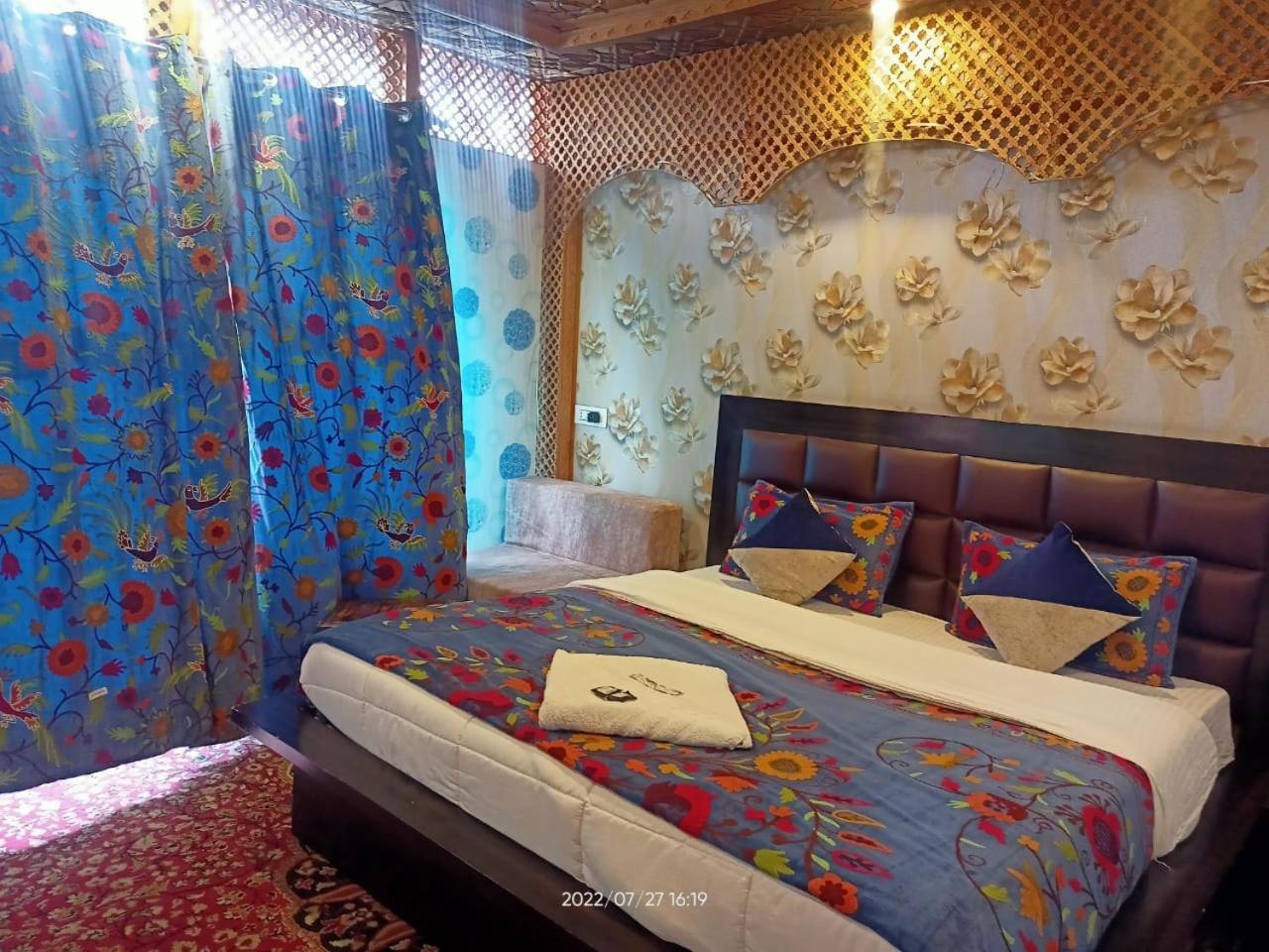 Hotel Kashmir Heaven Srinagar (Jammu and Kashmir)