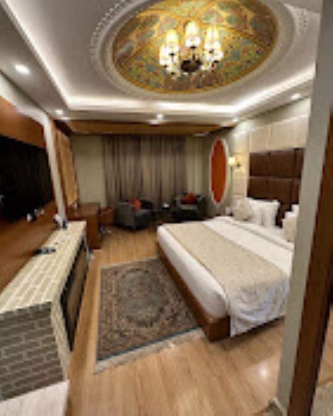 Hotel Meerz Srinagar (Jammu and Kashmir)
