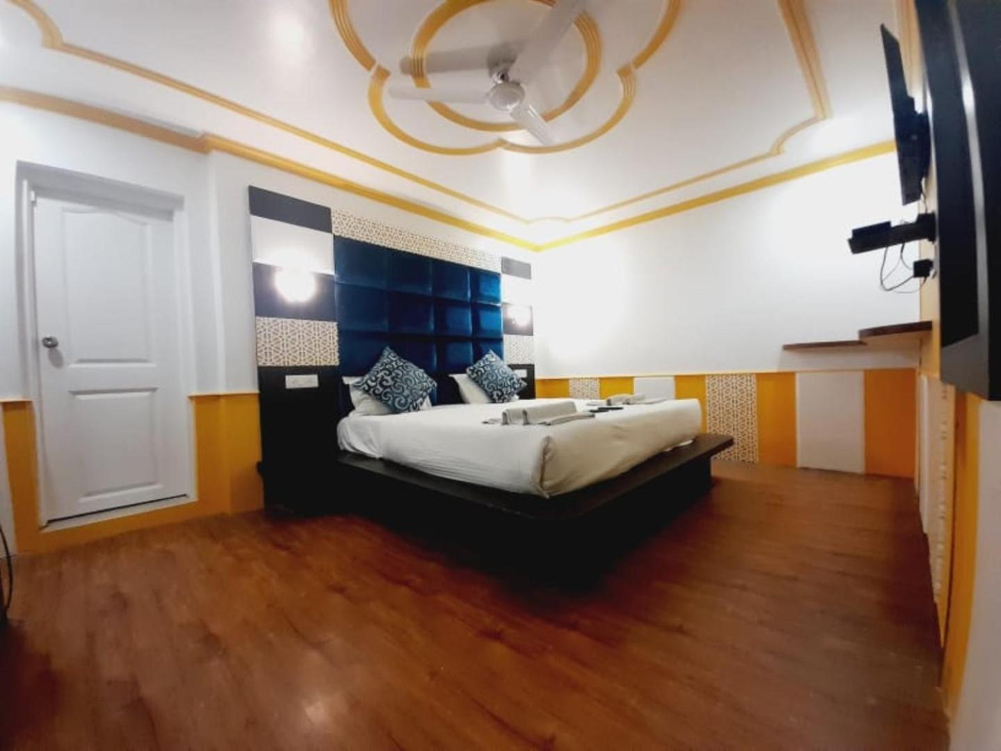 Hotel K2 ,