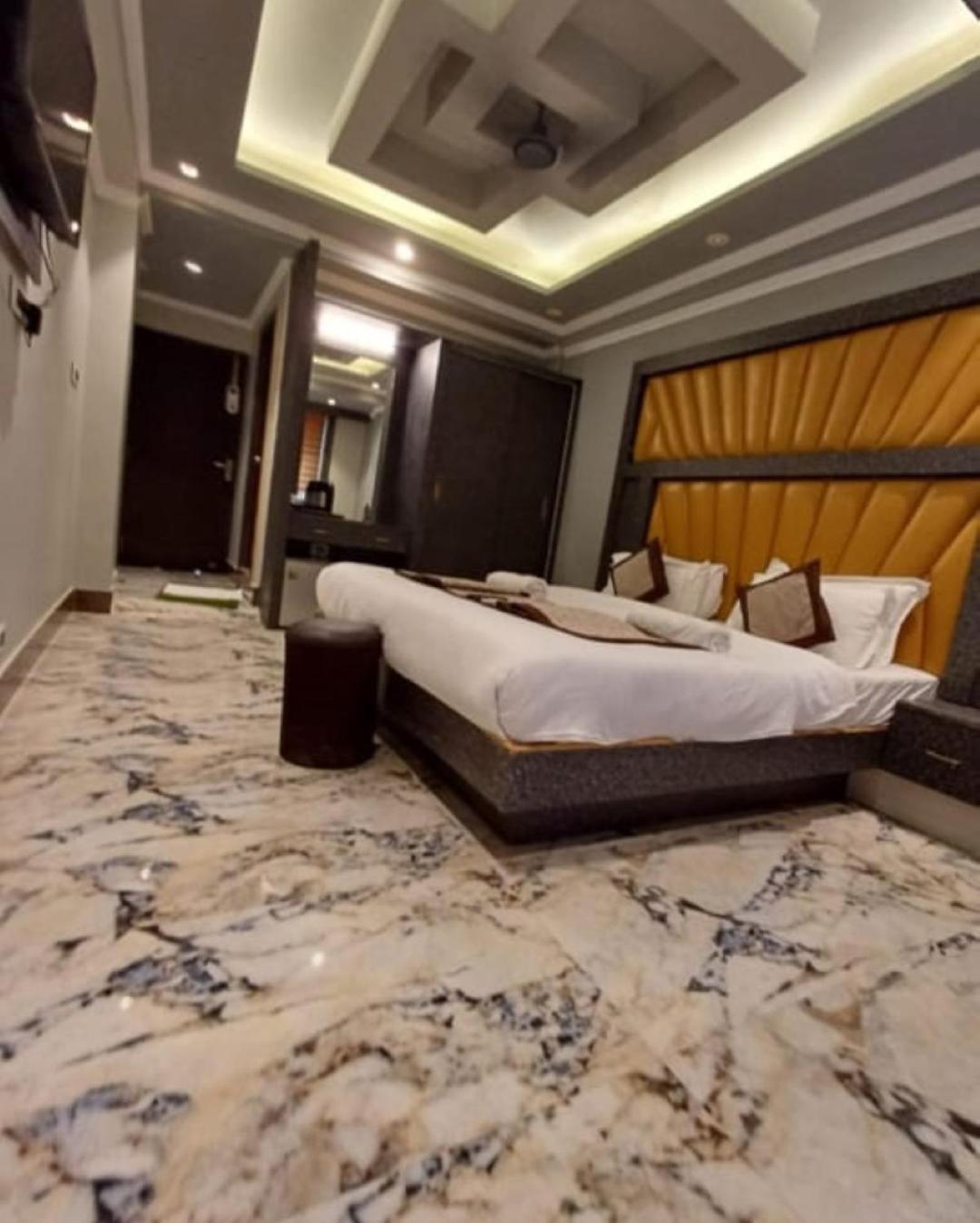 Hotel Limewood , Srinagar (Jammu and Kashmir)