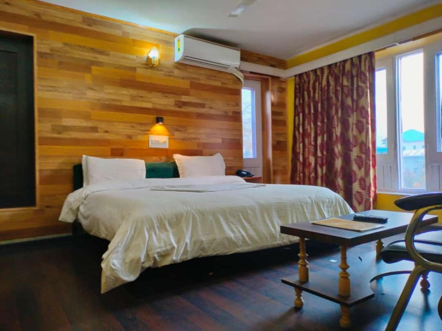 Sterling , Hotel 2*