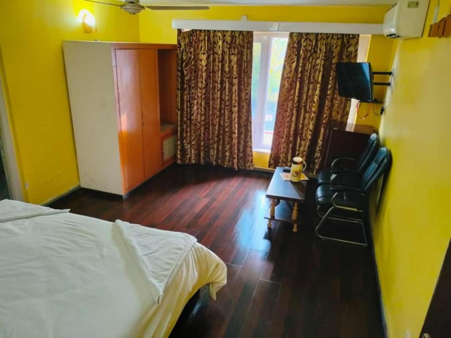 Sterling , 2* Srinagar (Jammu and Kashmir)
